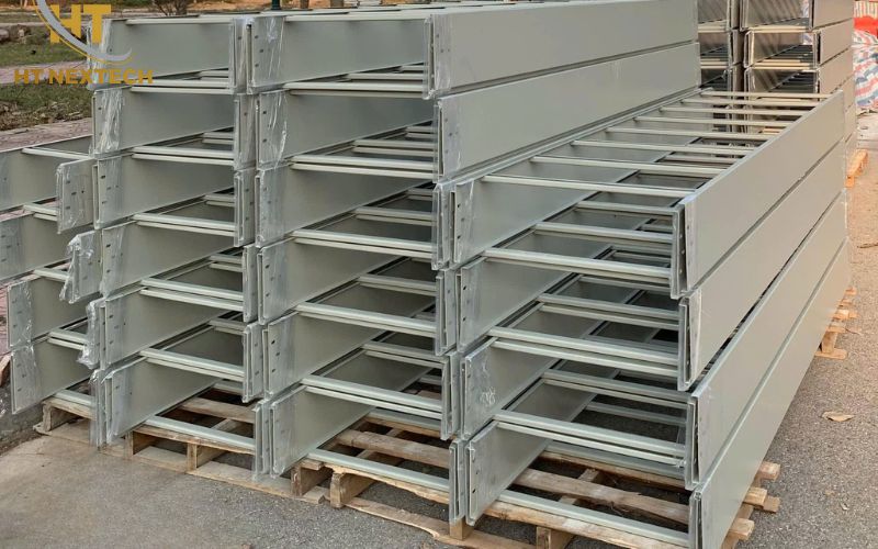 Thi công thang máng cáp cần có kinh nghiệm để đảm bảo chuẩn kỹ thuật và an toàn