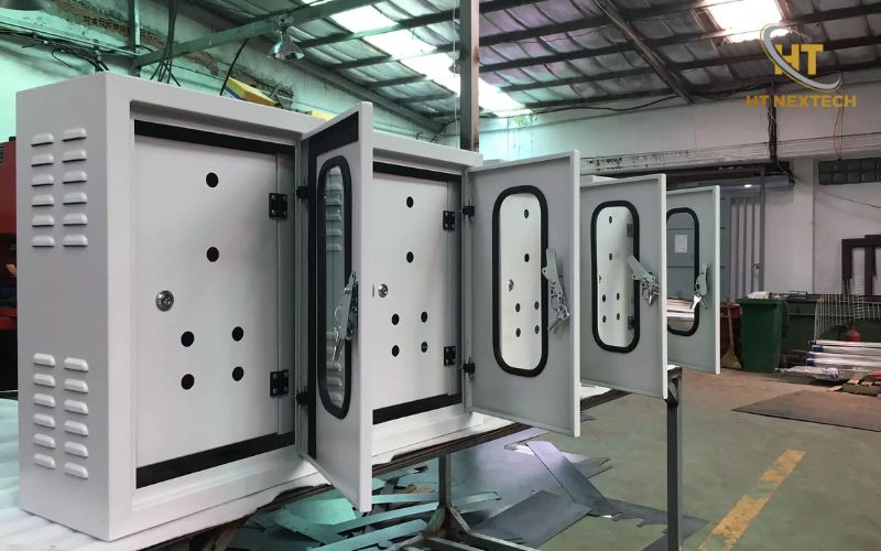 Vỏ tủ track bảo vệ thiết bị khỏi bụi và nước